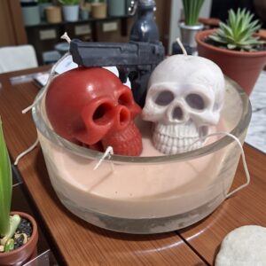 Bougie crânes pistolet